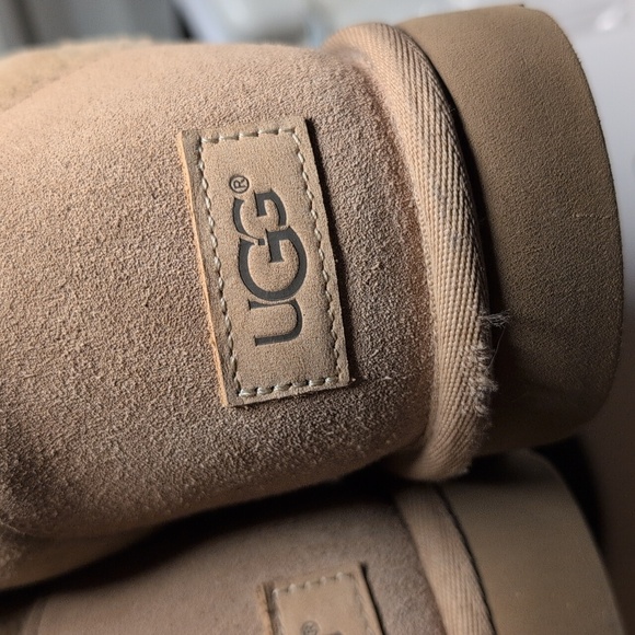 Classic UGG Chestnut Boots - Picture 8 of 10
